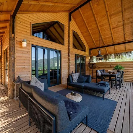Villa Enchanting Forest With Lake View