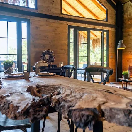 Villa Enchanting Forest With Lake View *